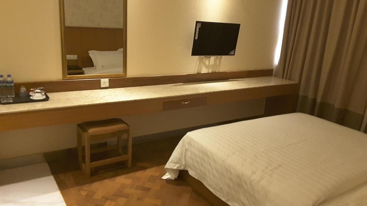 Unity Hotel Mandalay Room photo